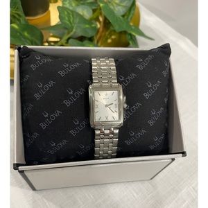 ✨NWT! Silver Bulova Watch✨